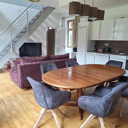 Appartement Logierhaus Direkt An Der Rennbahn Mit Perfekter S-bahn Anbindung Hoppegarten